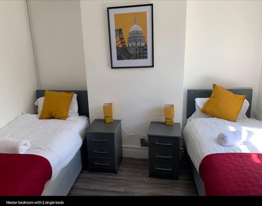 Wv1 Budget Contractor Stays- 5 Beds - Discounts Ok Wolverhampton Dış mekan fotoğraf